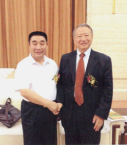 President Feng Xiangshan cordially exchanged with former Vice Minister of Liaison Department of the Central Committee of the Communist Party of China and vice director of the Foreign Affairs Committee of the National People's Congress, Ma Wenpu