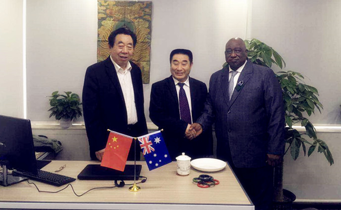Feng Xiangshan, chairman of the Asia Pacific monetary investment bank, meets with international friends and other friends from Liu Jianjun, director of the African branch of the China International Cooperation Bureau
