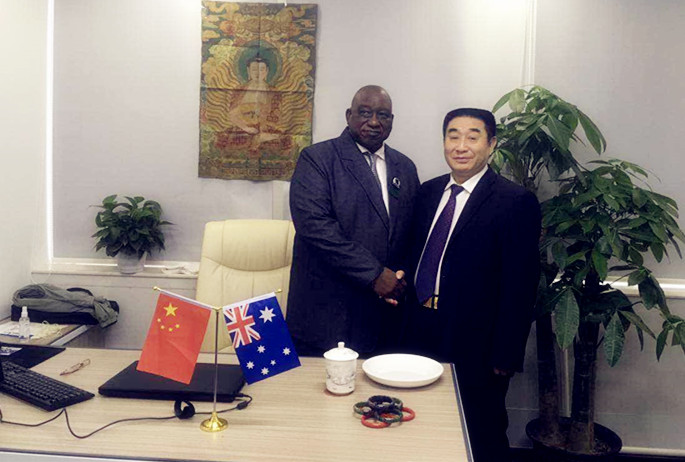 Feng Xiangshan, chairman of the Asia Pacific monetary investment bank, meets with the Secretary of the president's office of Zimbabwe, Irons
